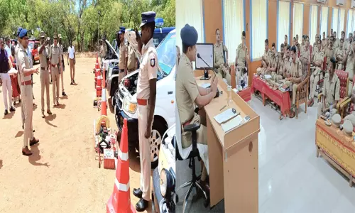 சீட் பெல்ட் அணிந்து நான்கு சக்கர வாகனத்தை இயக்க போலீசாருக்கு தூத்துக்குடி எஸ்.பி. உத்தரவு சீட் பெல்ட் அணிந்து நான்கு சக்கர வாகனத்தை இயக்க போலீசாருக்கு தூத்துக்குடி எஸ்.பி. உத்தரவு