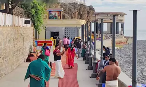 திருச்செந்தூர் வள்ளி குகையில் 6 மாதத்திற்கு பிறகு பக்தர்கள் வழிபாடு செய்ய அனுமதி திருச்செந்தூர் வள்ளி குகையில் 6 மாதத்திற்கு பிறகு பக்தர்கள் வழிபாடு செய்ய அனுமதி