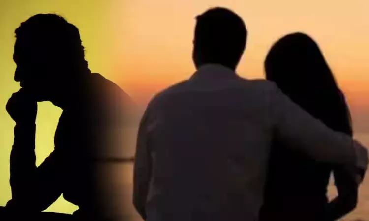 கொத்தனாருடன் புதிதாய் மலர்ந்த காதல்.. மனைவியை வாழ்த்தி காதலனுடன் அனுப்பி வைத்த ஊழியர் கொத்தனாருடன் புதிதாய் மலர்ந்த காதல்.. மனைவியை வாழ்த்தி காதலனுடன் அனுப்பி வைத்த ஊழியர்