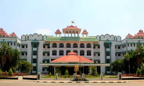 ஓரணியில் தமிழ்நாடு : ஆதார் விவரங்களை கேட்டு மக்களை தி.மு.க.வினர் மிரட்டுவதாக வழக்கு ஓரணியில் தமிழ்நாடு : ஆதார் விவரங்களை கேட்டு மக்களை தி.மு.க.வினர் மிரட்டுவதாக வழக்கு