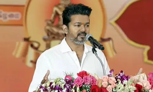 உறுப்பினர் சேர்க்கையை தீவிரப்படுத்த செயலி: மாவட்ட செயலாளர்களுடன் விஜய் நாளை ஆலோசனை உறுப்பினர் சேர்க்கையை தீவிரப்படுத்த செயலி: மாவட்ட செயலாளர்களுடன் விஜய் நாளை ஆலோசனை