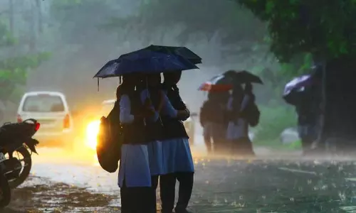 கேரளாவில் 5 மாவட்டங்களுக்கு இன்றும் ரெட் அலர்ட்; 3 மாவட்டங்களில் பள்ளி, கல்லூரிகளுக்கு விடுமுறை கேரளாவில் 5 மாவட்டங்களுக்கு இன்றும் ரெட் அலர்ட்; 3 மாவட்டங்களில் பள்ளி, கல்லூரிகளுக்கு விடுமுறை