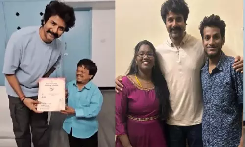 கிங்காங் வீட்டிற்கு சென்று மணமக்களை வாழ்த்திய சிவகார்த்திகேயன் கிங்காங் வீட்டிற்கு சென்று மணமக்களை வாழ்த்திய சிவகார்த்திகேயன்
