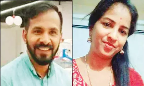 துணிக்கடைக்குள் உரிமையாளர்- பெண் மேலாளர் தூக்குப்போட்டு தற்கொலை துணிக்கடைக்குள் உரிமையாளர்- பெண் மேலாளர் தூக்குப்போட்டு தற்கொலை