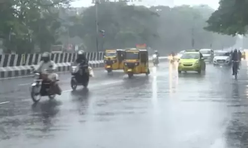 சென்னையின் பல்வேறு பகுதிகளில் கனமழை சென்னையின் பல்வேறு பகுதிகளில் கனமழை