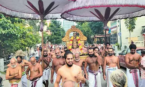காஞ்சீபுரம் வரதராஜ பெருமாள் கோவிலில் ஆடிப்பூர உற்சவம் தொடக்கம் காஞ்சீபுரம் வரதராஜ பெருமாள் கோவிலில் ஆடிப்பூர உற்சவம் தொடக்கம்