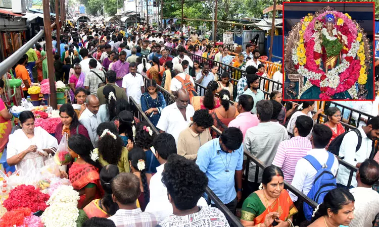 முருகன் கோவில்களில் ஆடி கிருத்திகை விழா கோலாகலம்