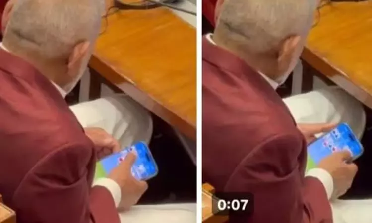 சட்டசபை நடந்து கொண்டிருக்கும்போது செல்போனில் மந்திரி செய்த அதிர்ச்சி செயல்