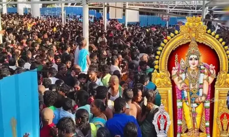 ஆடி கிருத்திகை, வார விடுமுறை: திருச்செந்தூர் கோவிலில் திரண்ட பக்தர்கள் ஆடி கிருத்திகை, வார விடுமுறை: திருச்செந்தூர் கோவிலில் திரண்ட பக்தர்கள்