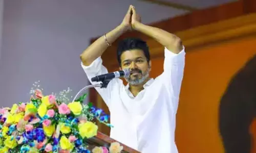 தவெக மாவட்ட செயலாளர்கள் கூட்டம் ஒத்திவைப்பு தவெக மாவட்ட செயலாளர்கள் கூட்டம் ஒத்திவைப்பு