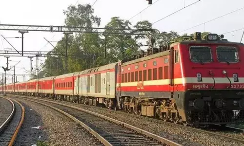 கோவை: தண்டவாள புதுப்பிப்பு பணியால் ரெயில் சேவையில் மாற்றம் கோவை: தண்டவாள புதுப்பிப்பு பணியால் ரெயில் சேவையில் மாற்றம்