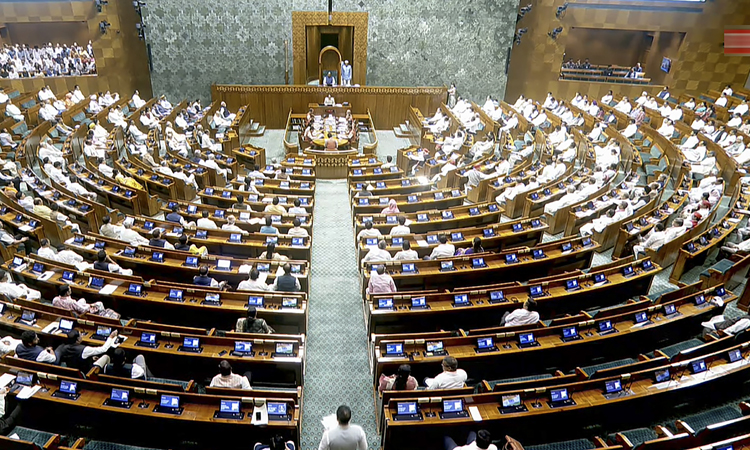 நாடாளுமன்ற மழைக்கால கூட்டத்தொடர் தொடக்கம் - எதிர்க்கட்சிகள் அமளி