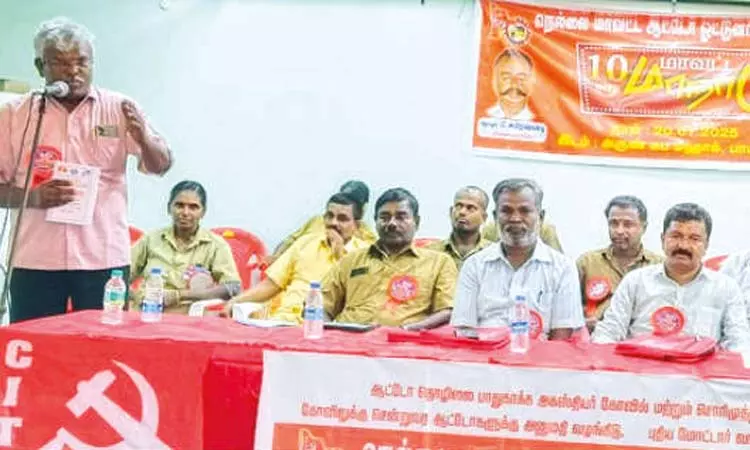 சொரிமுத்து அய்யனார் கோவிலுக்கு சென்றுவர ஆட்டோக்களுக்கு அனுமதி வழங்க கோரிக்கை
