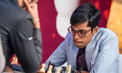 பிரீஸ்டைல் சர்வதேச செஸ் : கார்ல்செனிடம் வீழ்ந்த பிரக்ஞானந்தா