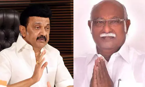 முதல்-அமைச்சர் மு.க.ஸ்டாலின் முன்னிலையில் தி.மு.க.வில் இணைந்தார் அன்வர் ராஜா முதல்-அமைச்சர் மு.க.ஸ்டாலின் முன்னிலையில் தி.மு.க.வில் இணைந்தார் அன்வர் ராஜா