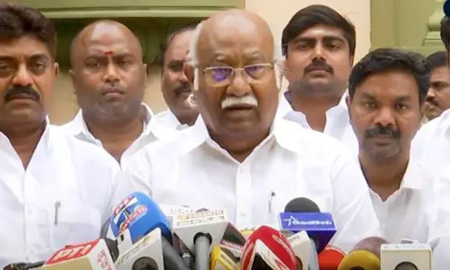 பாஜகவின் கையில் அதிமுக சிக்கியுள்ளது; அது அழித்துவிடும் - அன்வர் ராஜா பேட்டி பாஜகவின் கையில் அதிமுக சிக்கியுள்ளது; அது அழித்துவிடும் - அன்வர் ராஜா பேட்டி