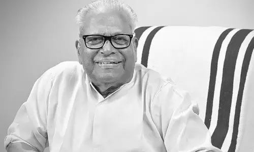 கேரள முன்னாள் முதல்-மந்திரி அச்சுதானந்தன் காலமானார் கேரள முன்னாள் முதல்-மந்திரி அச்சுதானந்தன் காலமானார்