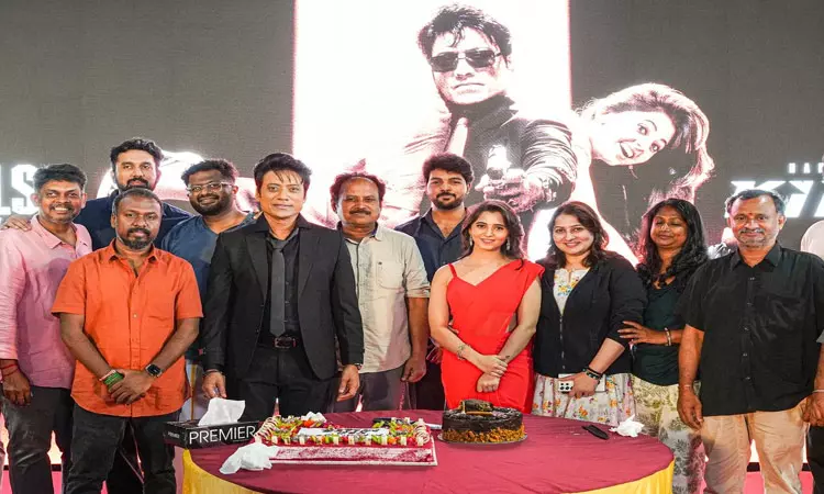 கில்லர் படப்பிடிப்பில் கேக் வெட்டி பிறந்தநாளை கொண்டாடிய எஸ்.ஜே.சூர்யா