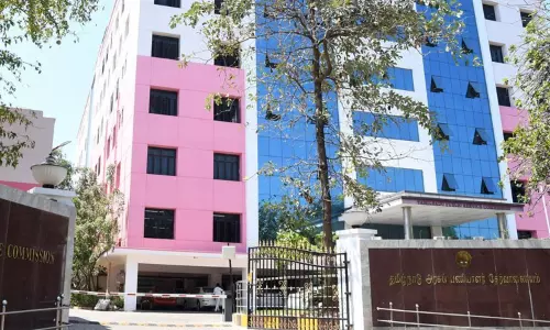 குரூப்-4 விடைத்தாள் பெட்டிகள் பிரிக்கப்பட்டதாக வெளியான செய்தி - டி.என்.பி.எஸ்.சி. மறுப்பு குரூப்-4 விடைத்தாள் பெட்டிகள் பிரிக்கப்பட்டதாக வெளியான செய்தி - டி.என்.பி.எஸ்.சி. மறுப்பு
