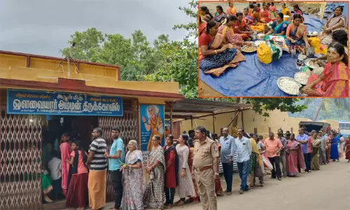 ஆடி செவ்வாய்: அவ்வையார் அம்மனுக்கு கூழ், கொழுக்கட்டை படைத்து வழிபட்ட பெண்கள்