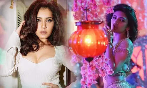 Raashii Khanna Boards Ustaad Bhagat Singh: First Look Revealed