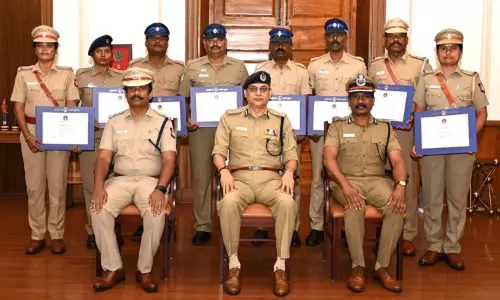 பாலியல் வன்கொடுமை: குற்றவாளிக்கு 5 மாதத்தில் ஆயுள் தண்டனை; ரெயில்வே போலீசாருக்கு தமிழக டிஜிபி பாராட்டு பாலியல் வன்கொடுமை: குற்றவாளிக்கு 5 மாதத்தில் ஆயுள் தண்டனை; ரெயில்வே போலீசாருக்கு தமிழக டிஜிபி பாராட்டு