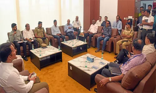 26ம்தேதி தூத்துக்குடி விமான நிலையத்தை பிரதமா் மோடி திறந்து வைக்கிறார்: முன்னேற்பாடு பணிகள் குறித்து ஆலோசனை 26ம்தேதி தூத்துக்குடி விமான நிலையத்தை பிரதமா் மோடி திறந்து வைக்கிறார்: முன்னேற்பாடு பணிகள் குறித்து ஆலோசனை