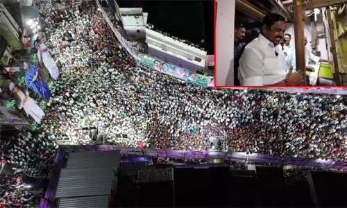 மணமகளுக்கு இலவச பட்டுச்சேலை: எடப்பாடி பழனிசாமி தேர்தல் வாக்குறுதி மணமகளுக்கு இலவச பட்டுச்சேலை: எடப்பாடி பழனிசாமி தேர்தல் வாக்குறுதி