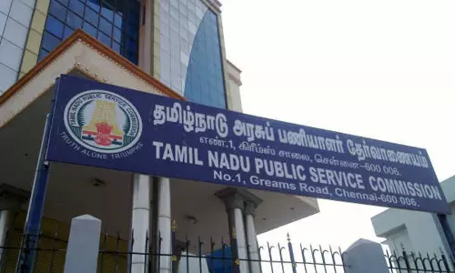 குரூப் 4 தேர்வு விடைத்தாளை கொண்டு சென்றதில் குளறுபடி இல்லை - டிஎன்பிஎஸ்சி விளக்கம் குரூப் 4 தேர்வு விடைத்தாளை கொண்டு சென்றதில் குளறுபடி இல்லை - டிஎன்பிஎஸ்சி விளக்கம்