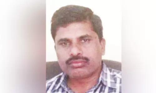 அரசு பள்ளி விழாவில் முன்னாள் அமைச்சரை புகழ்ந்து பேசிய தலைமை ஆசிரியர் பணியிட மாற்ற அரசு பள்ளி விழாவில் முன்னாள் அமைச்சரை புகழ்ந்து பேசிய தலைமை ஆசிரியர் பணியிட மாற்ற
