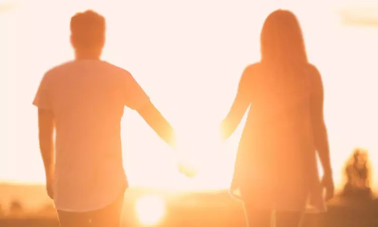 வெவ்வேறு சமூகம்: காதலுக்கு எதிர்ப்பு.. 16 வயது சிறுமியுடன் வாலிபர் எடுத்த விபரீத முடிவு வெவ்வேறு சமூகம்: காதலுக்கு எதிர்ப்பு.. 16 வயது சிறுமியுடன் வாலிபர் எடுத்த விபரீத முடிவு