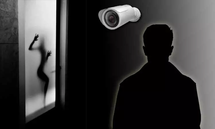 அத்துமீறிய வரதட்சணை கொடுமை... மனைவி குளிப்பதை வீடியோ எடுத்து பணம் கேட்டு மிரட்டிய அரசு ஊழியர்