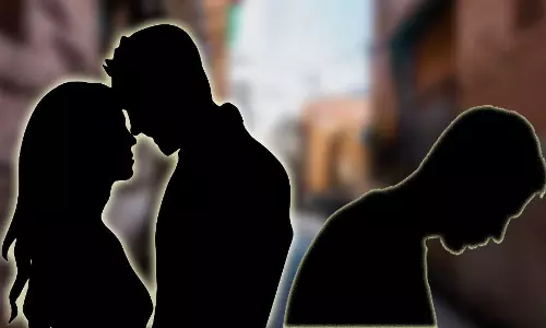 திருமணமான பெண் மீது மோகம்; பின்தொடர்ந்து தொல்லை கொடுத்த வாலிபர்... அடுத்து நடந்த விபரீதம் திருமணமான பெண் மீது மோகம்; பின்தொடர்ந்து தொல்லை கொடுத்த வாலிபர்... அடுத்து நடந்த விபரீதம்