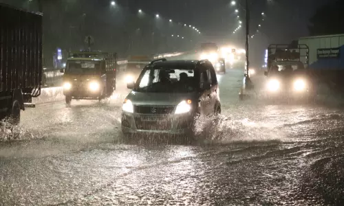 சென்னையில் பல்வேறு பகுதிகளில் பரவலாக மழை சென்னையில் பல்வேறு பகுதிகளில் பரவலாக மழை