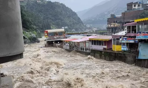 பாகிஸ்தானில் கனமழையால் வெள்ளம்: பலி எண்ணிக்கை 234 ஆக உயர்வு பாகிஸ்தானில் கனமழையால் வெள்ளம்: பலி எண்ணிக்கை 234 ஆக உயர்வு