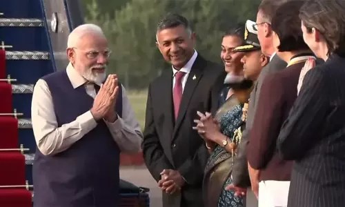 இங்கிலாந்து சென்றடைந்தார் பிரதமர் மோடி: உற்சாக வரவேற்பு