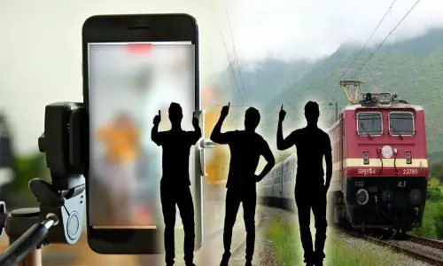 ரெயில் நிலையங்களில் ரீல்ஸ் எடுத்தால் ரூ.1,000 அபராதம் - அதிகாரிகள் எச்சரிக்கை