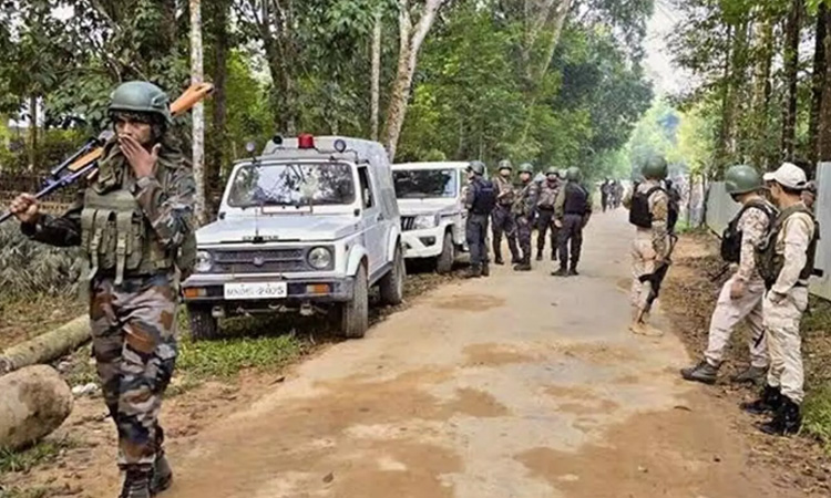 மணிப்பூரில் தடை செய்யப்பட்ட பயங்கரவாத இயக்க பயங்கரவாதிகள் 8 பேர் கைது மணிப்பூரில் தடை செய்யப்பட்ட பயங்கரவாத இயக்க பயங்கரவாதிகள் 8 பேர் கைது
