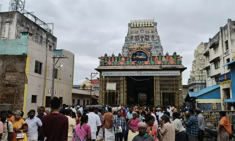 இன்று ஆடி அமாவாசை.. திருவள்ளூர் வீரராகவர் கோவிலில் அலைமோதிய பக்தர்கள்