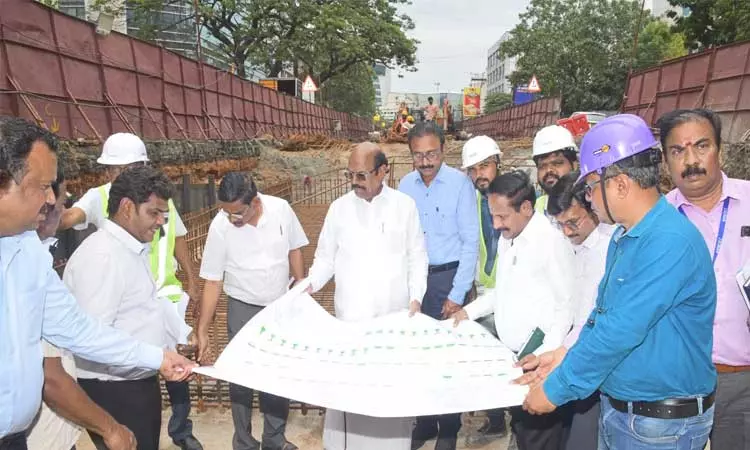 ரூ.621 கோடி மதிப்பீட்டில் மேம்பால கட்டுமான பணி - அமைச்சர் எ.வ.வேலு ஆய்வு