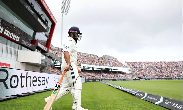 விக்கெட்டுகளை இழந்த இந்தியா.. ரசிகர்களின் ஆரவாரத்துக்கு மத்தியில் மீண்டும் களமிறங்கிய ரிஷப் பண்ட் விக்கெட்டுகளை இழந்த இந்தியா.. ரசிகர்களின் ஆரவாரத்துக்கு மத்தியில் மீண்டும் களமிறங்கிய ரிஷப் பண்ட்