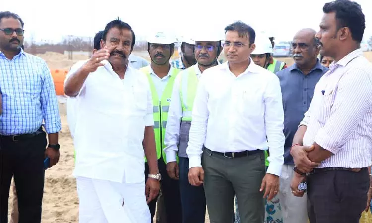 கடல்நீரை குடிநீராக்கும் நிலையத்தின் கட்டுமான பணி - அமைச்சர் கே.என்.நேரு ஆய்வு