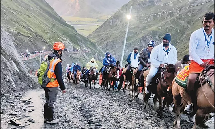 அமர்நாத் யாத்திரை 3.40 லட்சம் பக்தர்கள் பனிலிங்க தரிசனம்