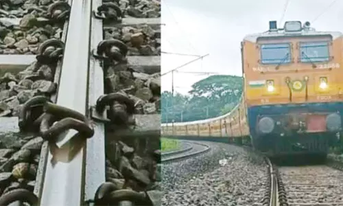 கேரளா: தண்டவாளத்தில் 5 இடங்களில் இரும்பு கம்பிகள் - ரெயிலை கவிழ்க்க சதியா? கேரளா: தண்டவாளத்தில் 5 இடங்களில் இரும்பு கம்பிகள் - ரெயிலை கவிழ்க்க சதியா?
