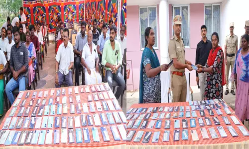 திருநெல்வேலி: காணாமல் போன ரூ.18 லட்சம் மதிப்புள்ள 100 செல்போன்கள் மீட்பு- உரியவர்களிடம் எஸ்.பி. ஒப்படைத்தார் திருநெல்வேலி: காணாமல் போன ரூ.18 லட்சம் மதிப்புள்ள 100 செல்போன்கள் மீட்பு- உரியவர்களிடம் எஸ்.பி. ஒப்படைத்தார்