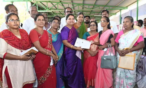 தூத்துக்குடியில் உங்களுடன் ஸ்டாலின் திட்ட முகாம்: அமைச்சர் கீதாஜீவன் ஆய்வு தூத்துக்குடியில் உங்களுடன் ஸ்டாலின் திட்ட முகாம்: அமைச்சர் கீதாஜீவன் ஆய்வு