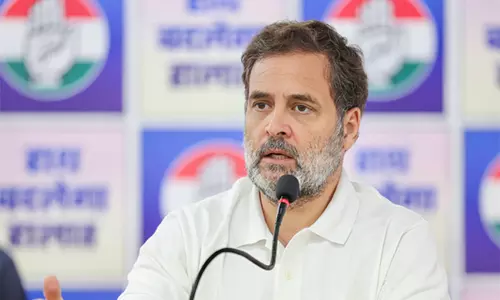 வீர சாவர்க்கர் குறித்த அவதூறு வழக்கில்ராகுல் காந்திக்கு ஜாமீன் வீர சாவர்க்கர் குறித்த அவதூறு வழக்கில்ராகுல் காந்திக்கு ஜாமீன்