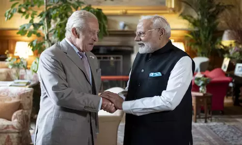 இங்கிலாந்து மன்னருடன் பிரதமர் மோடி சந்திப்பு இங்கிலாந்து மன்னருடன் பிரதமர் மோடி சந்திப்பு