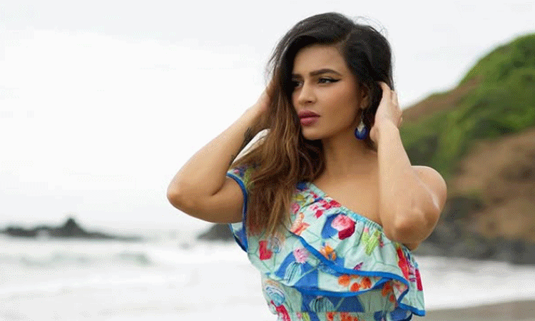 சினிமாவில் இருந்து விலகி ரூ.1,200 கோடிக்கு அதிபரான பாலிவுட் நடிகை சினிமாவில் இருந்து விலகி ரூ.1,200 கோடிக்கு அதிபரான பாலிவுட் நடிகை