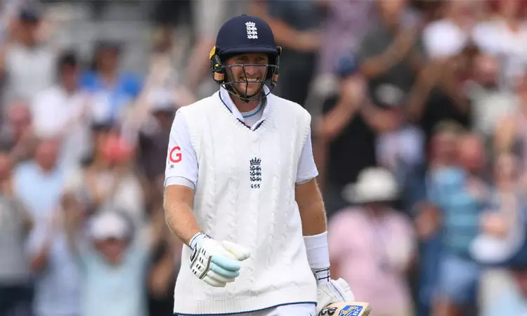 டெஸ்ட் கிரிக்கெட்: டான் பிராட்மேனின் சாதனையை தகர்த்து புதிய உலக சாதனை படைத்த ஜோ ரூட்